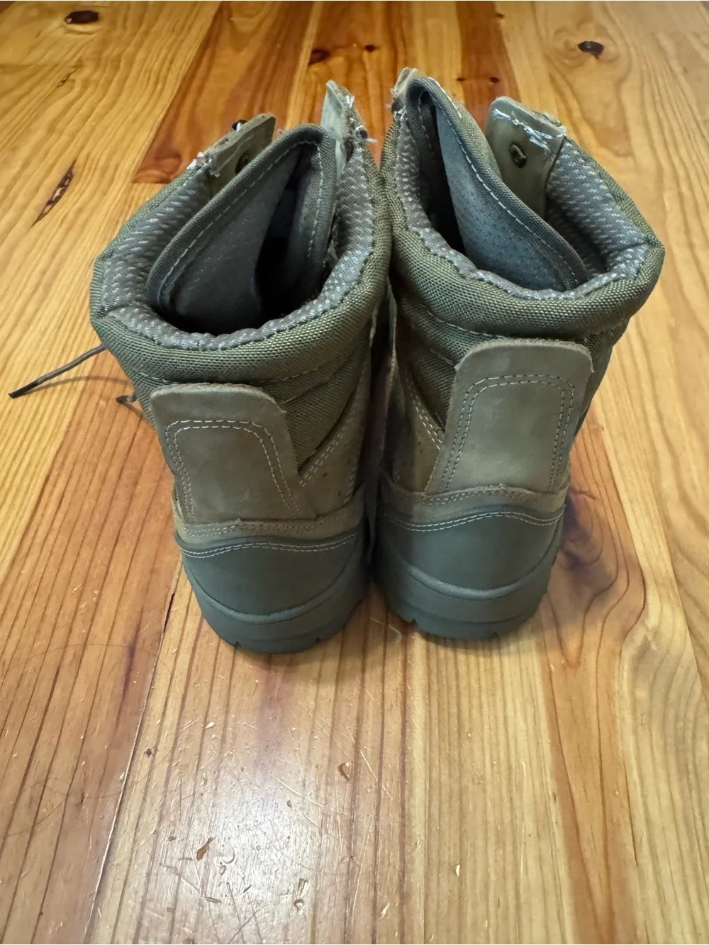 Bates NEW E03612C Tactical Boots Mens 12R Tan Leather Vibram Military